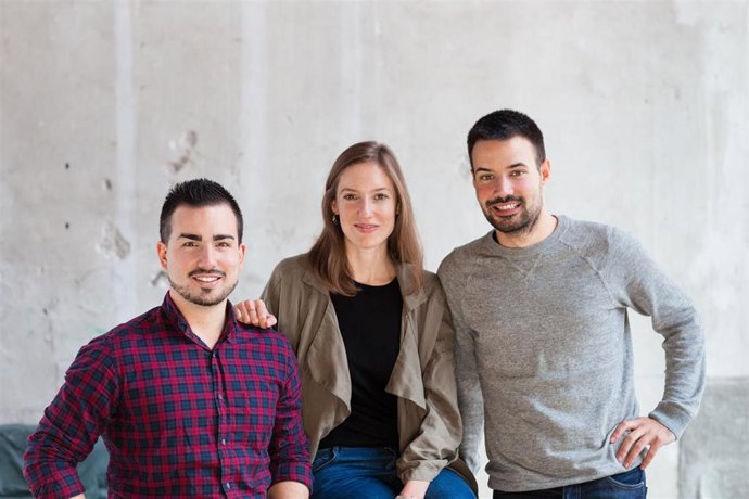 Los fundadores de Freshly Cosmetics, Mireia Trepat, Miquel Antolín y Joan Miralles