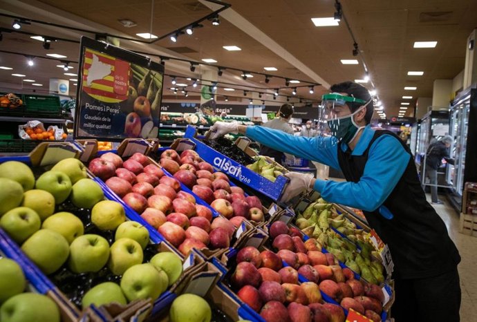 Área de frutería en un establecimiento Caprabo