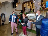 Susana Díaz reclama a la Junta que haga pruebas del Covid a los jóvenes que vuelven a casa, como hacen otras CCAA