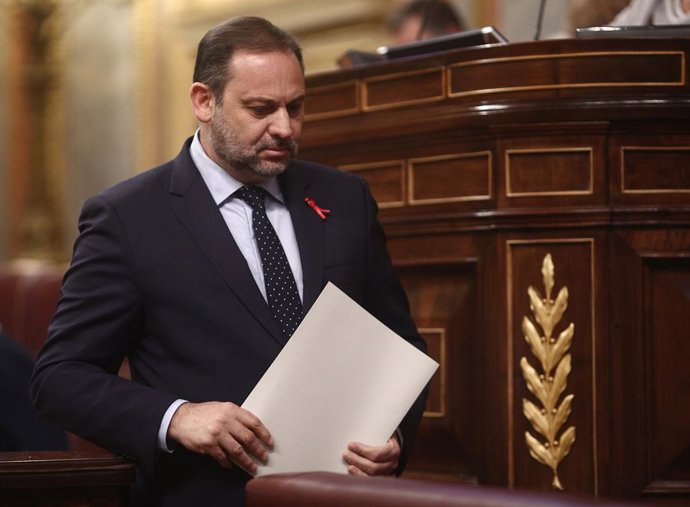 El ministro de Transportes, Moviliad y Agenda Urbana, José Luis Ábalos, durante una sesión plenaria en la Cámara Baja, en Madrid (España), a 1 de diciembre de 2020. El Pleno afronta desde ayer la fase final del debate del proyecto de Presupuestos Genera