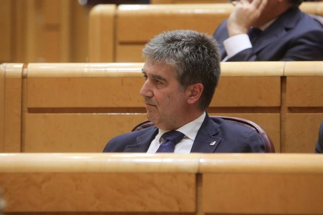 El portavoz del Grupo Popular en el Senado, Ignacio Cosidó, sentado en su escaño durante el último pleno de control al Gobierno en el Senado de la primera legislatura de Pedro Sánchez. 