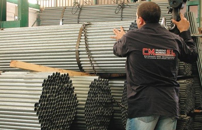 Un trabajader de la empresa CM Villegas Moreno