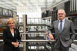 La presidenta de Afammer, Carmen Quintanilla, y el consejero delegado de Endesa, José Bogas, en la sede de Endesa en Madrid.