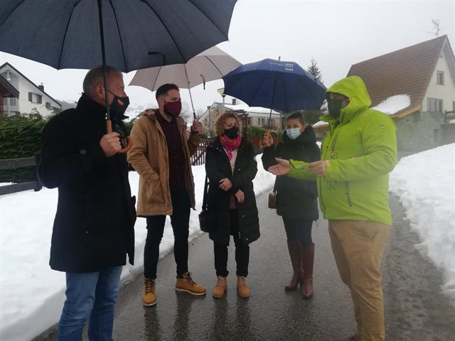 Los diputados del PP José Felgueres y Gloria García, en Aller