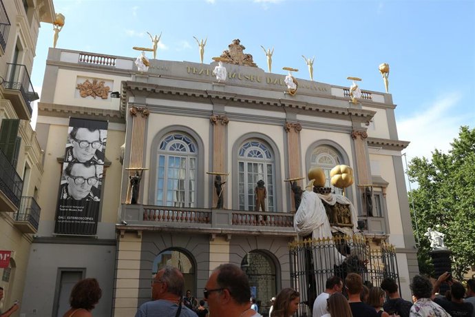 Fachada principal del Museu-Teatre Dalí de Figueres (Girona)