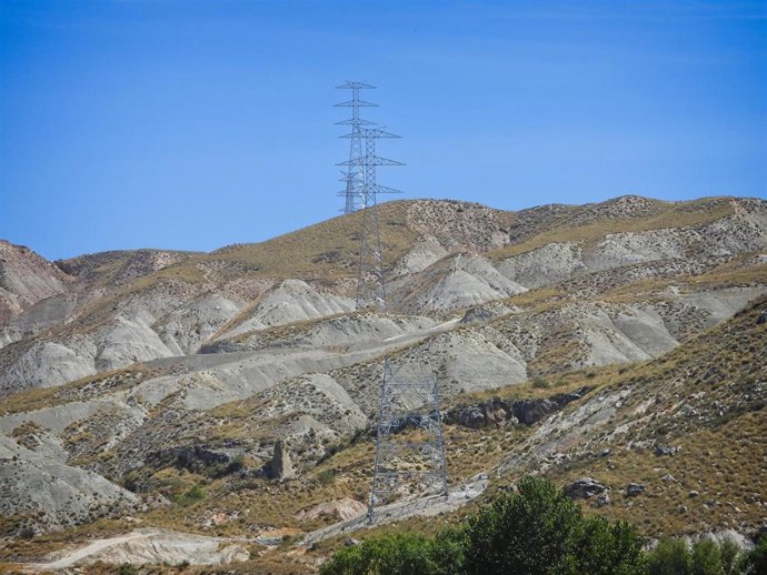 Torres de 80 metros de altura en terrenos del Geoparque de Granada