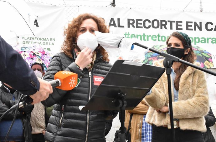 La secretaria general de CCOO-A, Nuria López, este lunes durante su acto de apoyo a la concentración del comité intercentros de la RTVA.