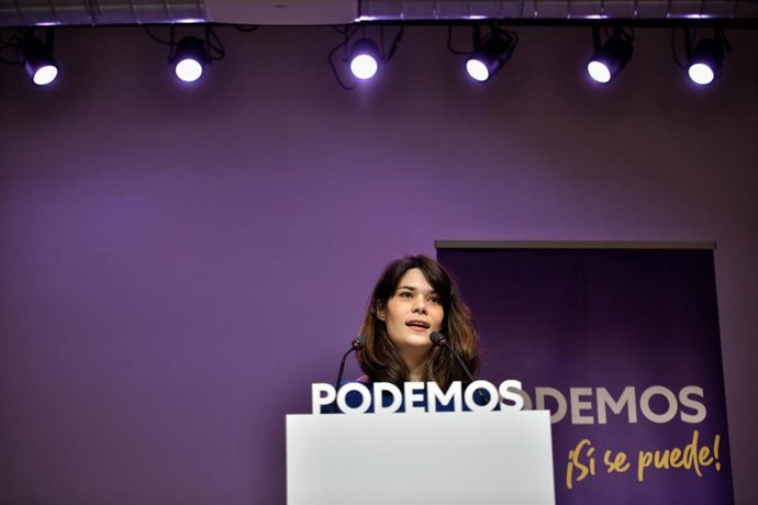 La portavoz de Podemos, Isa Serra, ofrece una rueda de prensa en la sede central de Podemos.