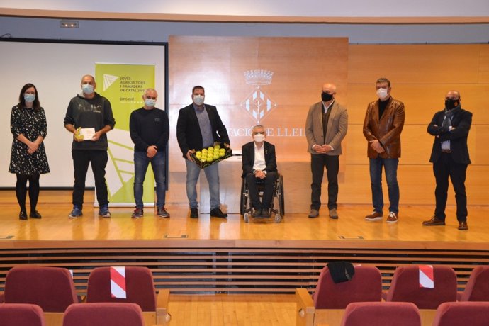 La empresa leridana Miralcamp Fruits gana el premio a la mejor manzana golden 2020.