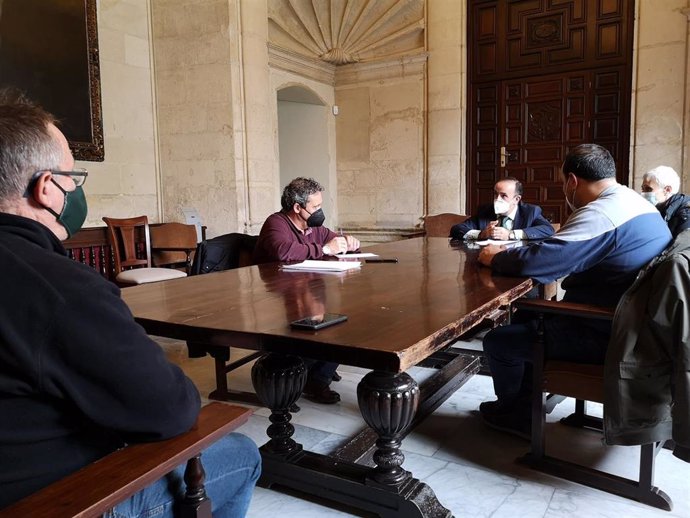 Reunión de Páez con representantes de la plantilla de Aernnova