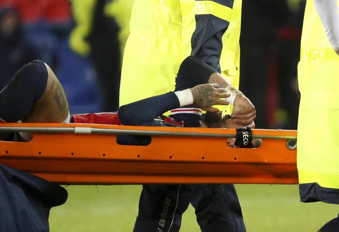 Neymar Jr of PSG, injured with a sprained ankle, leaves the pitch on a stretcher during the French championship Ligue 1 football match between Paris Saint-Germain (PSG) and Olympique Lyonnais (OL) on December 13, 2020 at Parc des Princes stadium in Pari