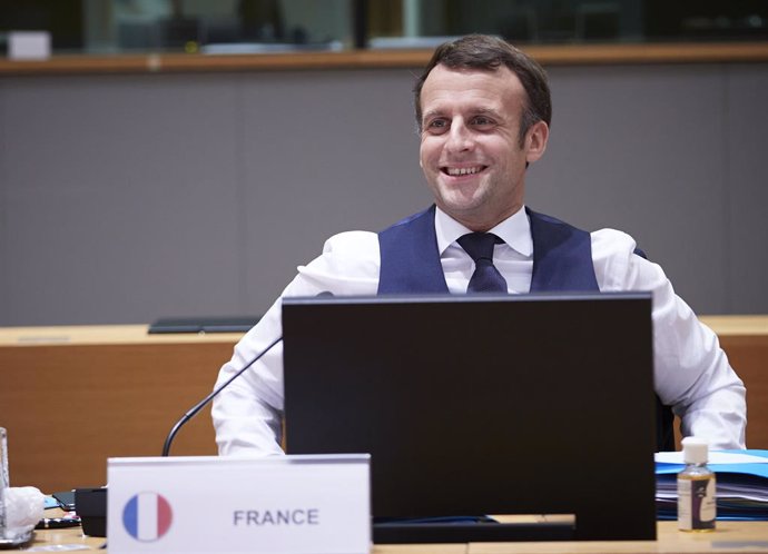 HANDOUT - 11 December 2020, Belgium, Brussels: French President Emmanuel Macron smiles at the end of a night of negotiations during a two days face-to-face European Council summit. Photo: Mario Salerno/EU Council/dpa - ATTENTION: editorial use only and 