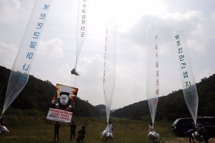 Lanzamiento de propaganda en la frontera entre las dos Coreas