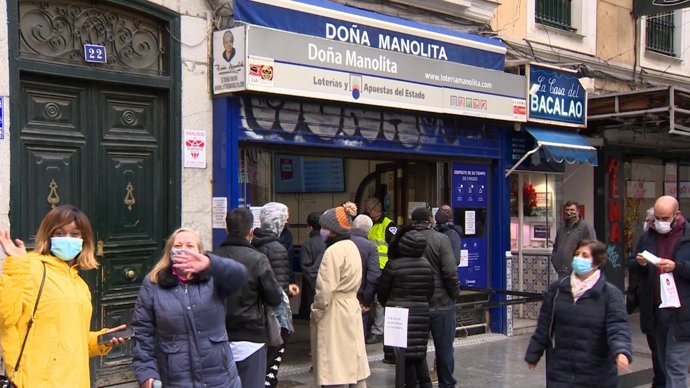 Colas en Doña Manolita