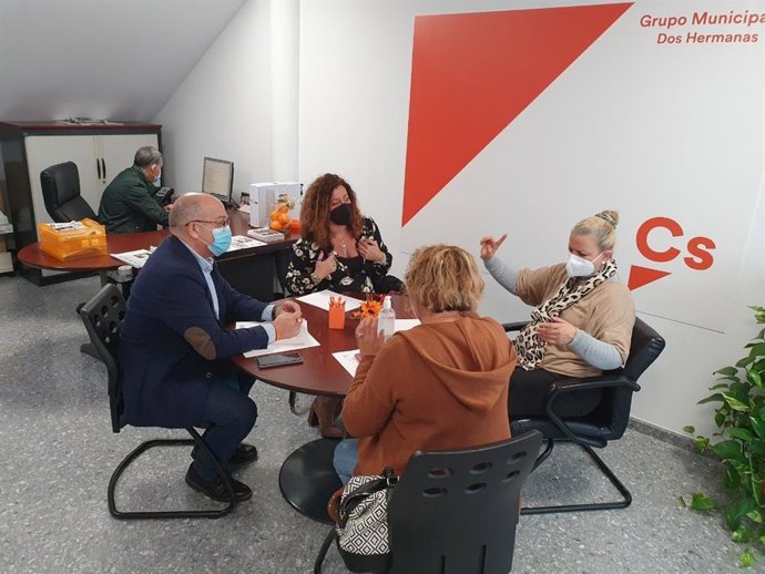 Reunión con empleados de ayuda a domicilio de Dos Hermanas