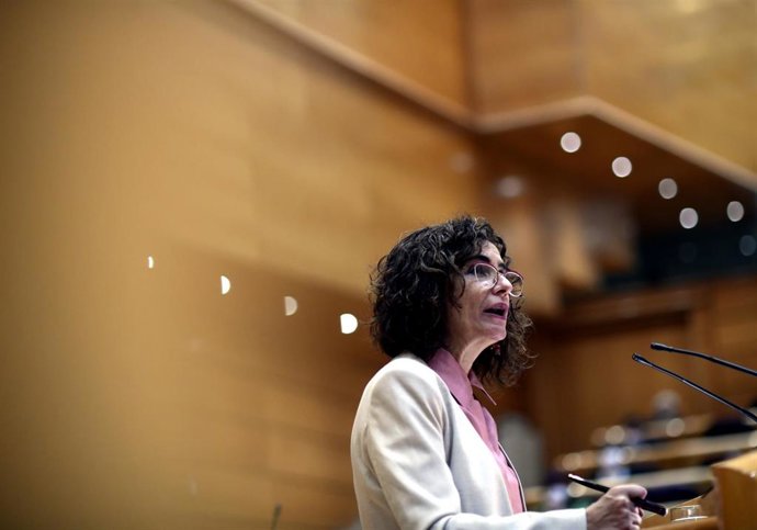 La ministra de Hacienda y portavoz del Gobierno, María Jesús Montero, durante una sesión plenaria en el Senado