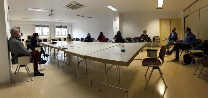 Encuentro de representantes de los departamentos de Salud y Cultura con agentes culturales