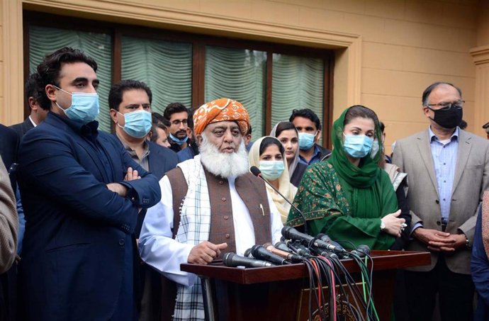 Los líderes del Movimiento Democrático de Pakistán (MDP): Fazlur Rehman (Asamblea de Clérigos Islámicos, Jamiat Ulema e Islam, JUI-F), Maryam Nawaz (Liga Musulmana de Pakistán-Nawaz, PML-N) y Bilawal Bhutto-Zardari (Partido del Pueblo Paquistaní, PPP)