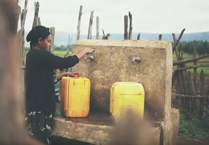 Imagen de 'Agua', videoclip de Manolo García y Elefantes, para Intermón Oxfam