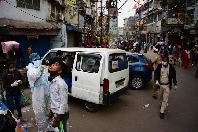 Pruebas de coronavirus en Nueva Delhi