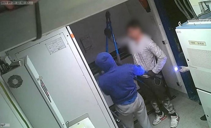 Imágenes de miembros de una banda desmantelada que robaban baterías de antenas de estaciones ferroviarias de la Comunidad de Madrid