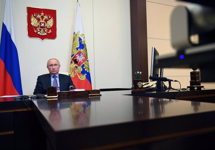 Vladimir Putin en el despacho presidencial