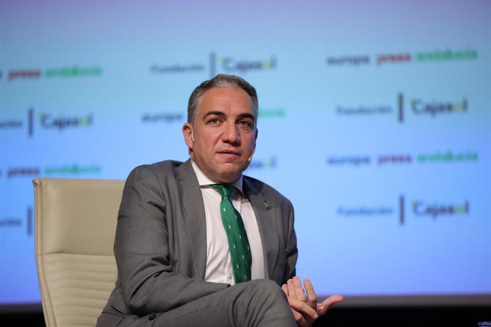 El consejero de la Presidencia, Administración Pública e Interior, Elías Bendodo, este martes en el diálogo con la secretaria general de UGT-A, Carmen Castilla, organizado por Europa Press.