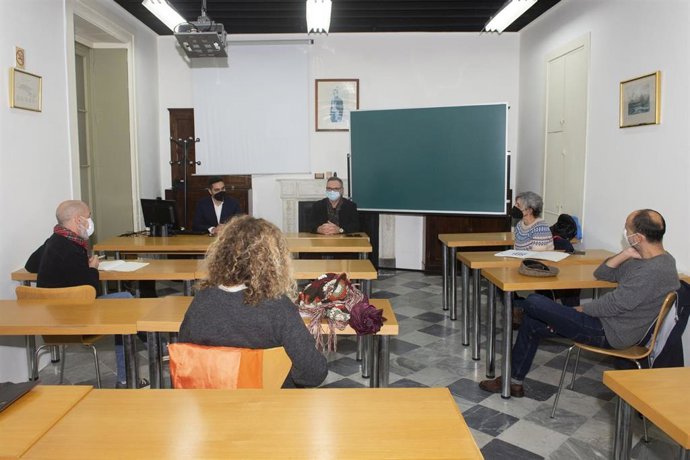 González Mellado reunido con las escuelas de arte