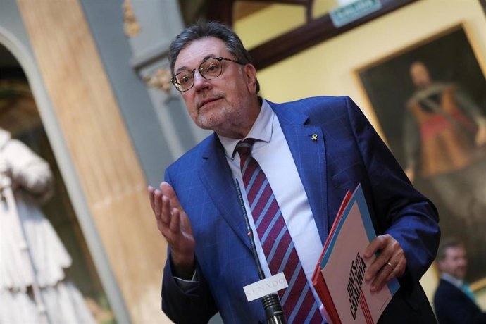 El portavoz de Junts per Catalunya en el Senado, Josep Lluís Cleries, ofrece una rueda de prensa tras la sesión constitutiva de la XIV Legislatura en el Senado, en Madrid (España), a 3 de diciembre de 2019.