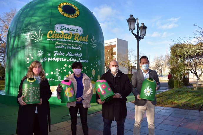 Np Ecovidrio Instala El Contenedor Mas Grande Del Mundo En Ciudad Real