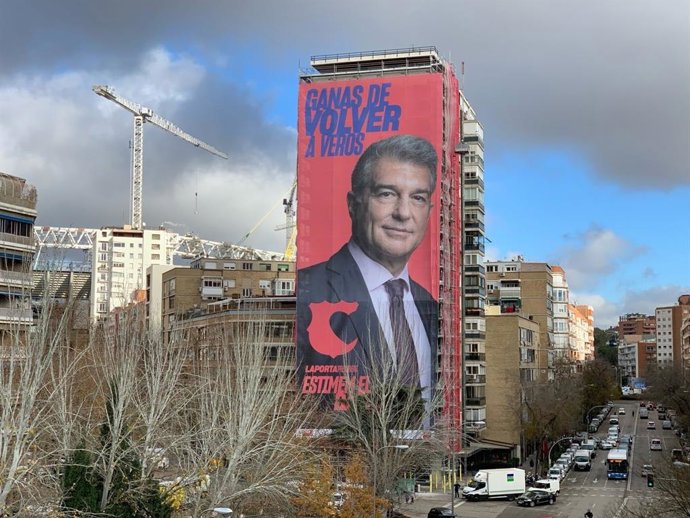 Publicitat del precandidat a la presidncia del FC Barcelona Joan Laporta al Santiago Bernabéu, estadi del Reial Madrid.