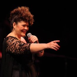 Encarni Navarro, cantante malagueña