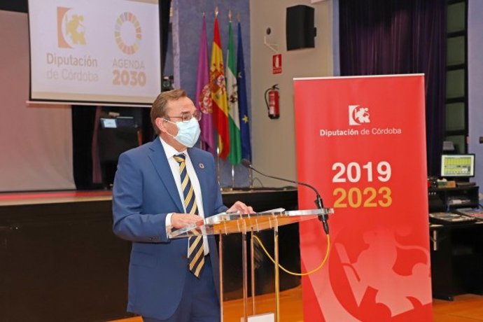 El delegado de Medio Natural y Carreteras de la Diputación de Córdoba, Francisco Palomares, en rueda de prensa.