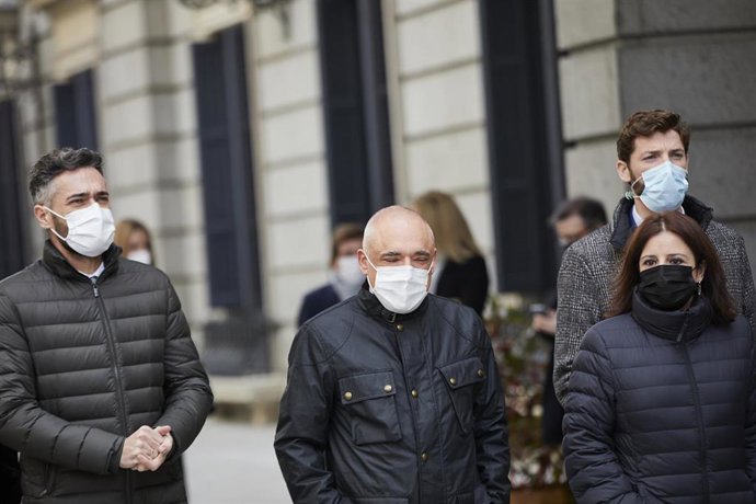(I-D) El  portavoz adjunto del PSOE, Felipe Sicilia; el secretario general del PSOE en el Congreso, Rafael Simancas, y la portavoz parlamentaria del PSOE, Adriana Lastra, en una imagen de archivo en el Congreso
