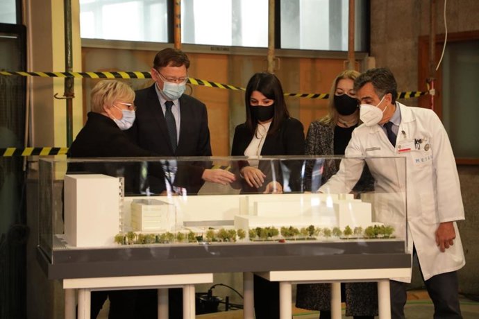 Puig y Barceló vistan las obras de ampliación del Clínico