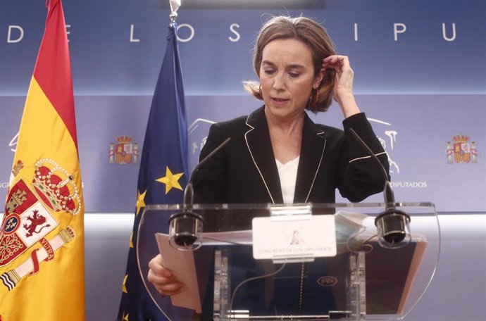 La portavoz parlamentaria del PP, Cuca Gamarra en rueda de prensa en el Congreso de los Diputados durante la celebración de la Junta de Portavoces, en Madrid (España), a 15 de diciembre de 2020.
