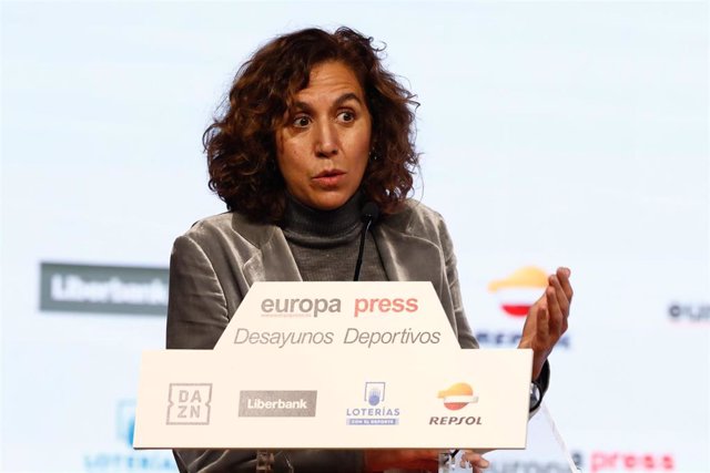 La presidenta del Consejo Superior de Deportes (CSD), Irene Lozano, durante un Desayuno Deportivo de Europa Press en el Auditorio El Beatriz Madrid (España).