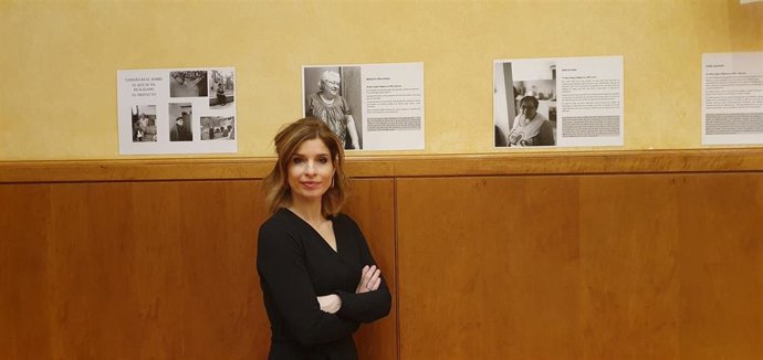 La secretaria de Estado de Migraciones, Hana Jalloul, ha inaugurado este martes la exposición fotográfica 'Reflexiones desde mi balcón: cuando el tiempo no pasa',