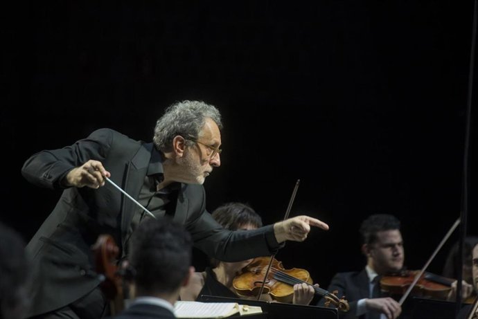 El director Josep Pons en el concierto 'Beethoven 250'