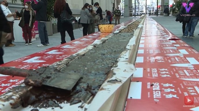 Este es el turrón más largo del mundo con más de 50 metros de largo