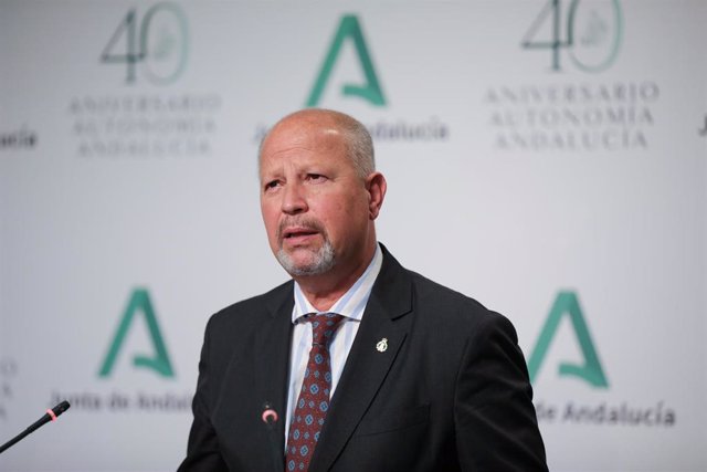 El consejero de Educación y Deporte, Javier Imbroda, durante la rueda de prensa posterior a la reunión del Consejo de Gobierno de la Junta de Andalucía. En Sevilla (Andalucía, España), a 15 de diciembre de 2020.