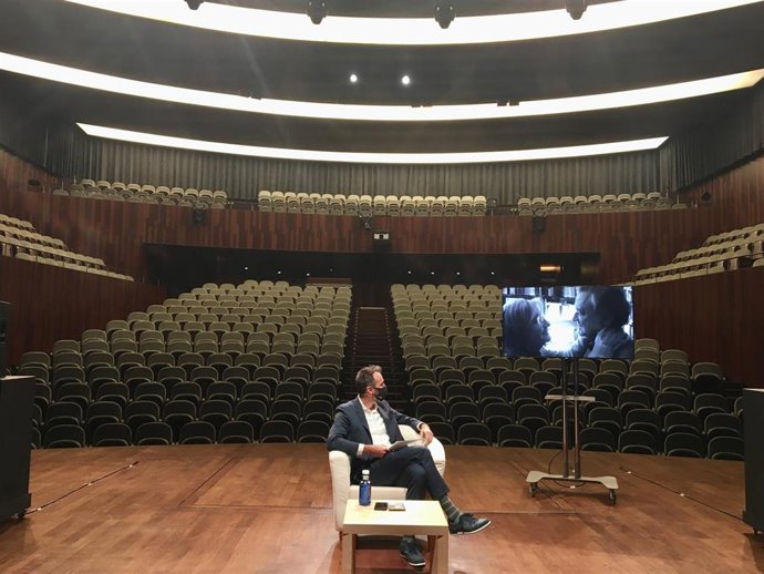 El director de L'Auditori de Barcelona, Robert Brufau, presenta el vídeo promocional de la temporada de invierno.