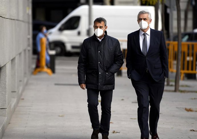 El ex subdirector de Seguridad Corporativa de Repsol, Rafael Girona Hernández (i)