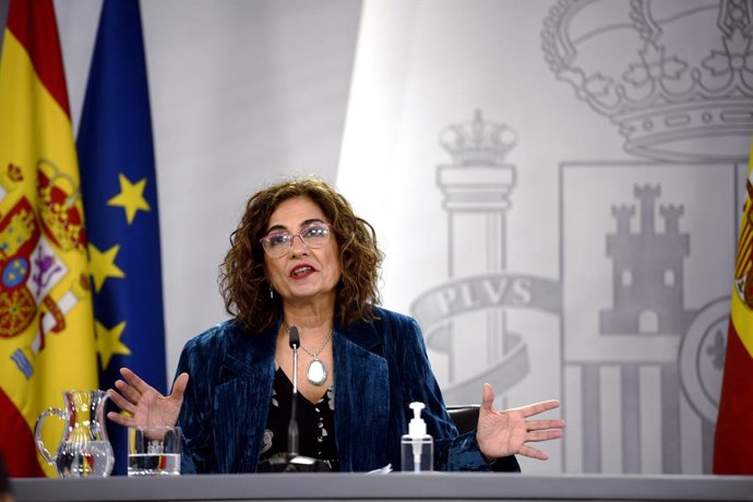 La ministra portavoz y de Hacienda, María Jesús Montero, comparece en rueda de prensa posterior al Consejo de Ministros celebrado en Moncloa, en Madrid (España), a 15 de diciembre de 2020.