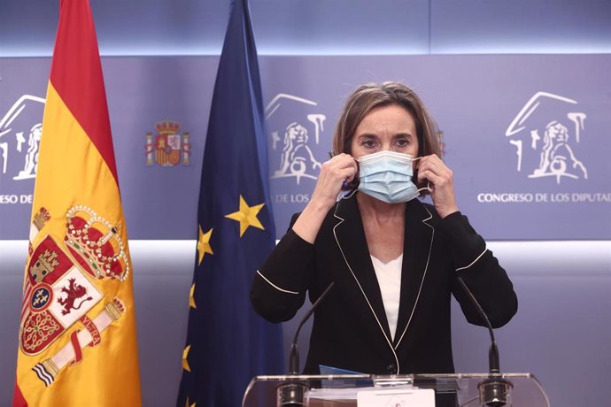 La portavoz parlamentaria del PP, Cuca Gamarra en rueda de prensa en el Congreso de los Diputados durante la celebración de la Junta de Portavoces, en Madrid (España), a 15 de diciembre de 2020.