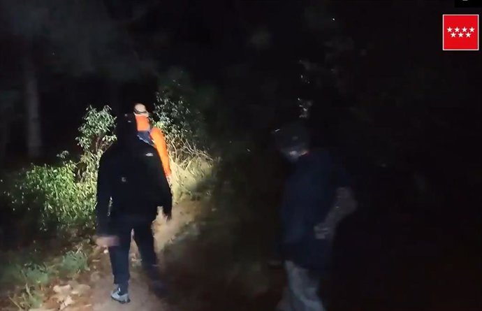 Rescatan dos jóvenes que se perdieron en La Pedriza sin ropa apropiada