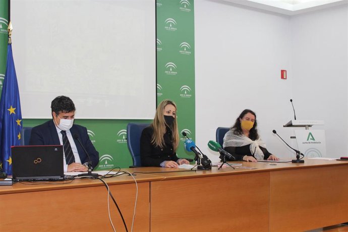 1 Nota Y 1 Foto Junta La Delegada Del Gobierno Inaugura La Exposición Iberian Portraits/Landscapes