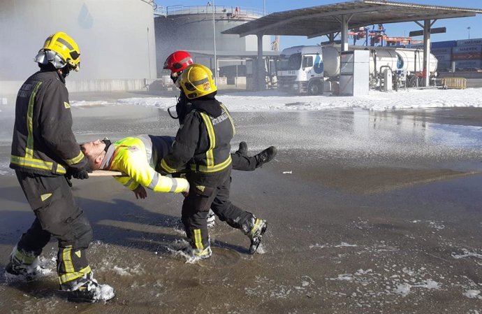 Efectivos en un simulacro en el puerto de Málaga