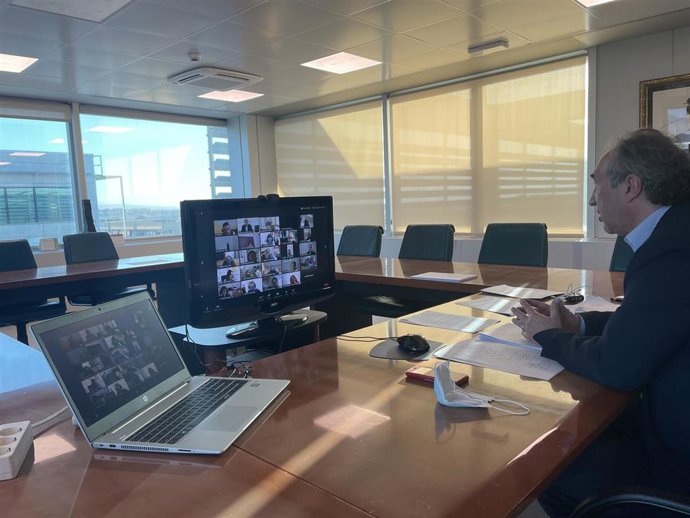 El conseller de Educación, Universidad e Investigación, Martí March, durante una reunión por videconferencia con los directores de los centros de Mallorca.