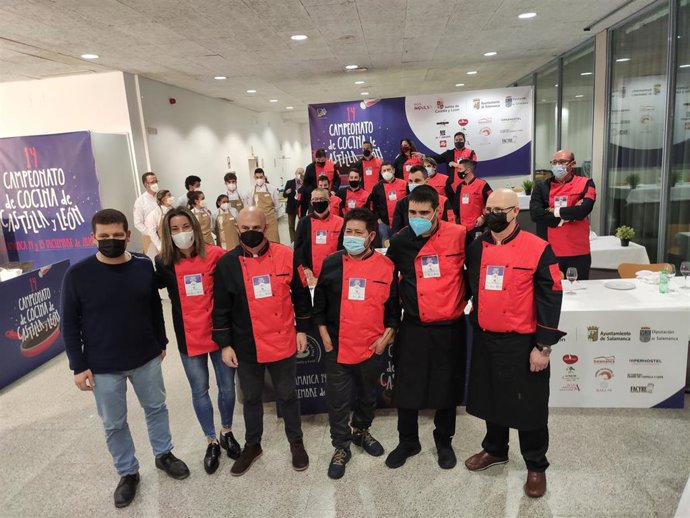 Finalistas, en primera línea, del XIV Campeonato de Cocineros de Castilla y León en Salamanca.